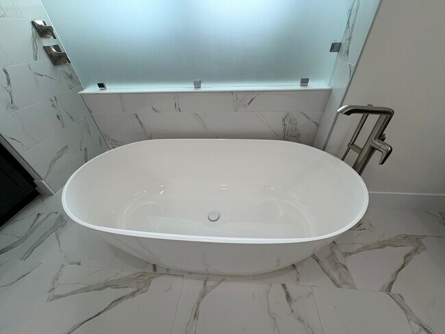 Building Photo - 547 Sanctuary Golf Pl