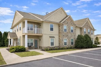 Building Photo - 2008 Shady Oak Dr