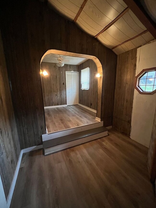 Building Photo - Two Bedroom Home on Austin Lake