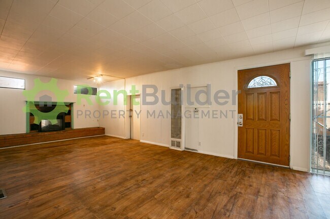 Building Photo - 608 Madison St NE