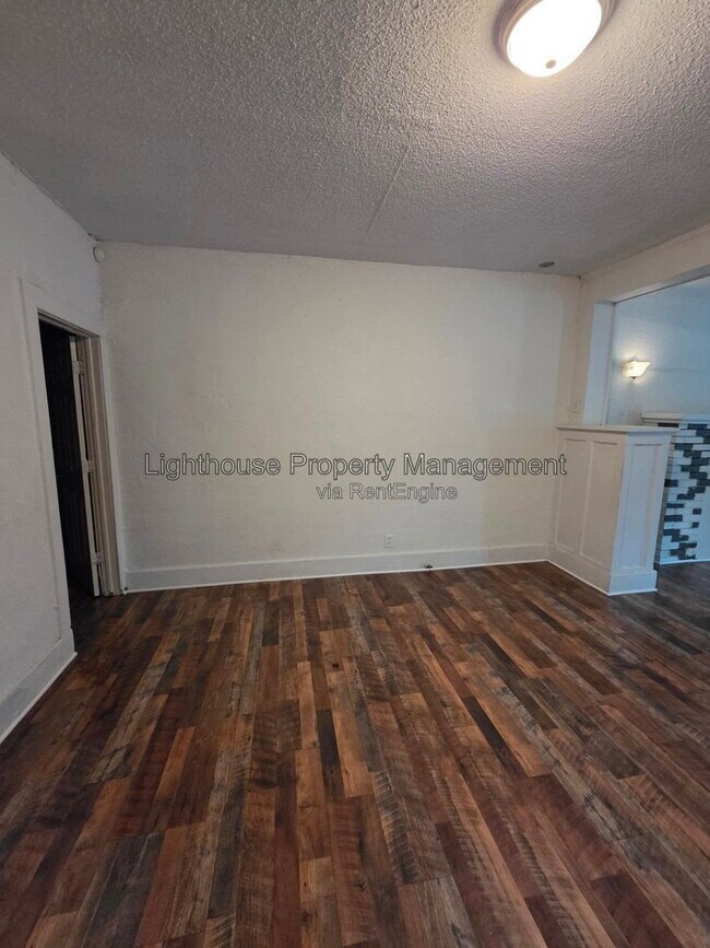 Building Photo - 112 E Britain Ave