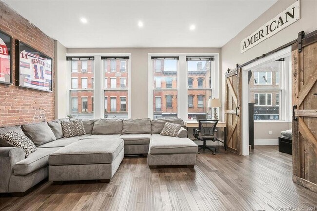 Building Photo - 83 Washington St