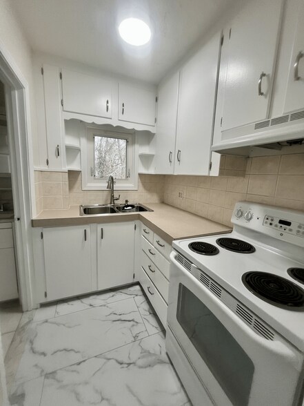 Kitchen - 54 Clifford St