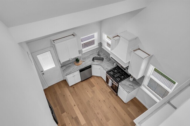 Building Photo - 23922 Creek Ridge Dr