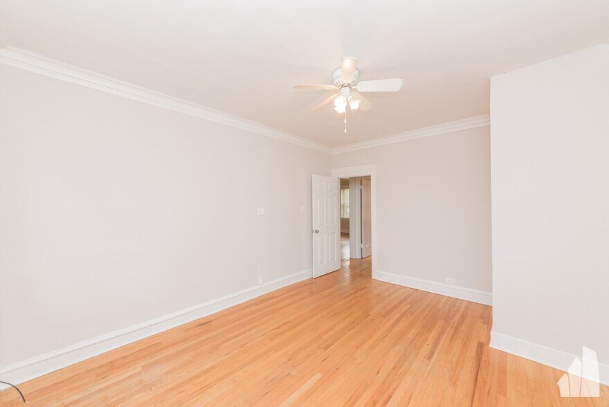 Building Photo - 7440 N Artesian Ave