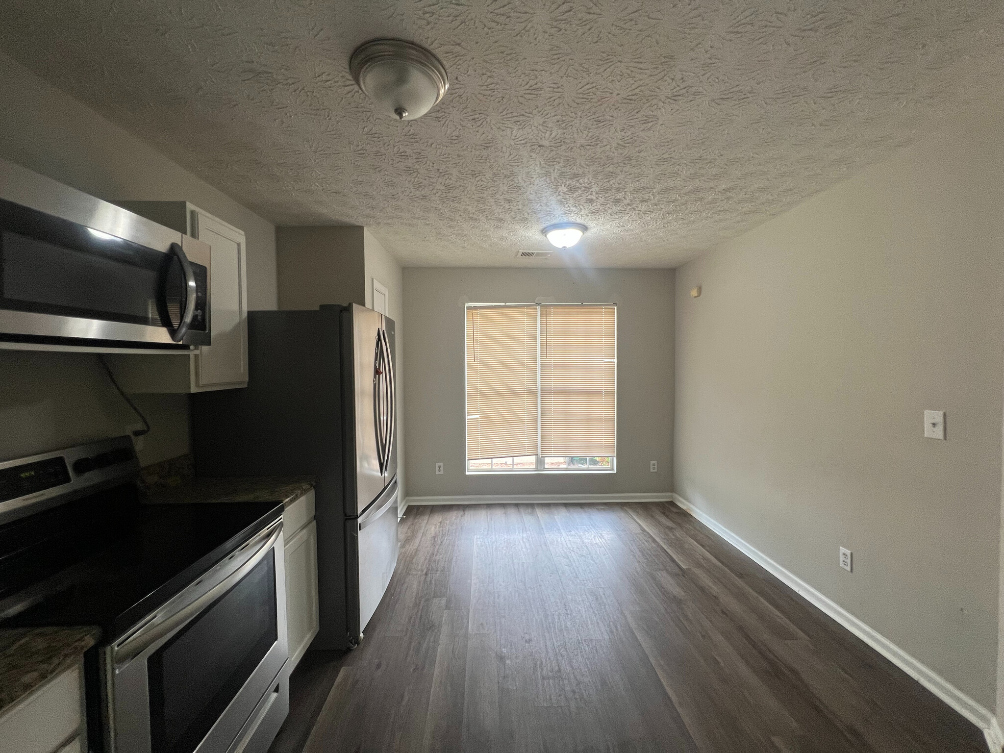 Building Photo - Room in Townhome on Waldrop Ln