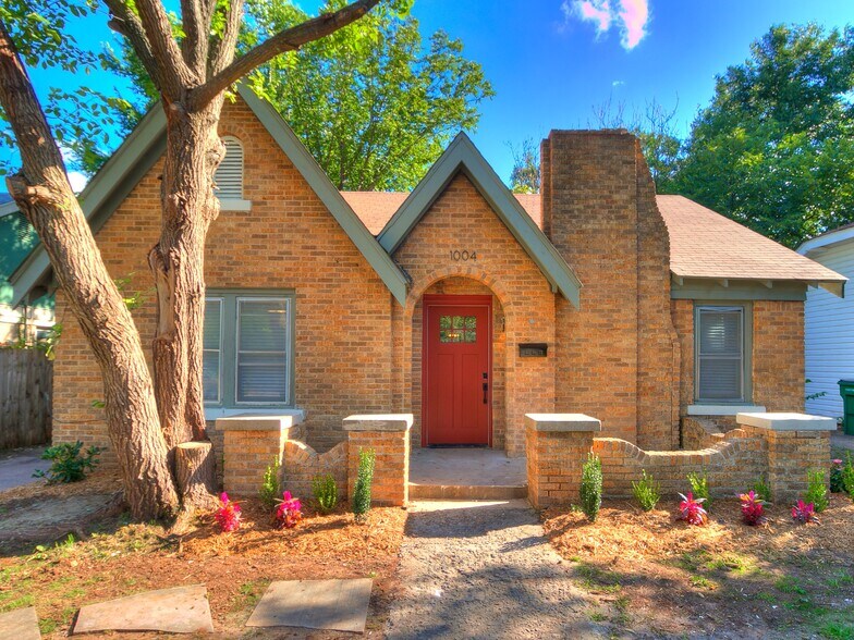 Building Photo - 1004 NW 32nd St