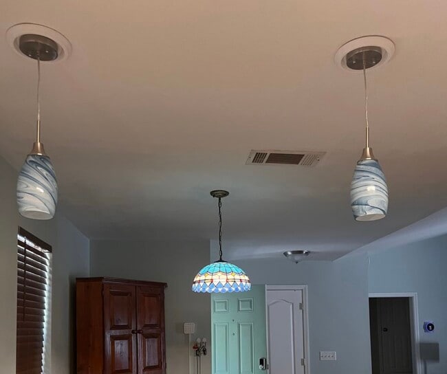 Building Photo - 44 Wildwood St