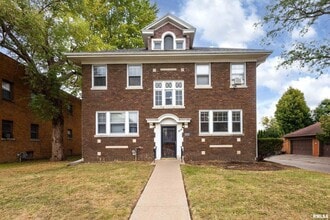 Building Photo - 318 W Columbia Ave