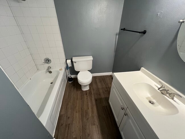 Building Photo - 44 Royal Crest Dr