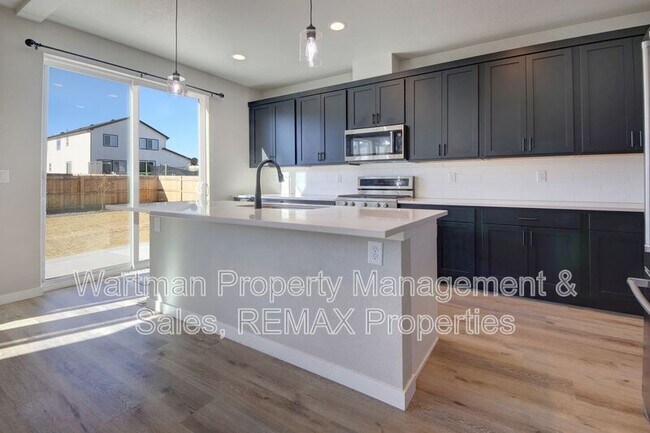 Building Photo - 462 Blanket Flower St