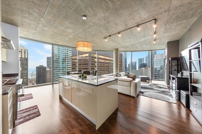 Building Photo - 600 N Fairbanks Ct