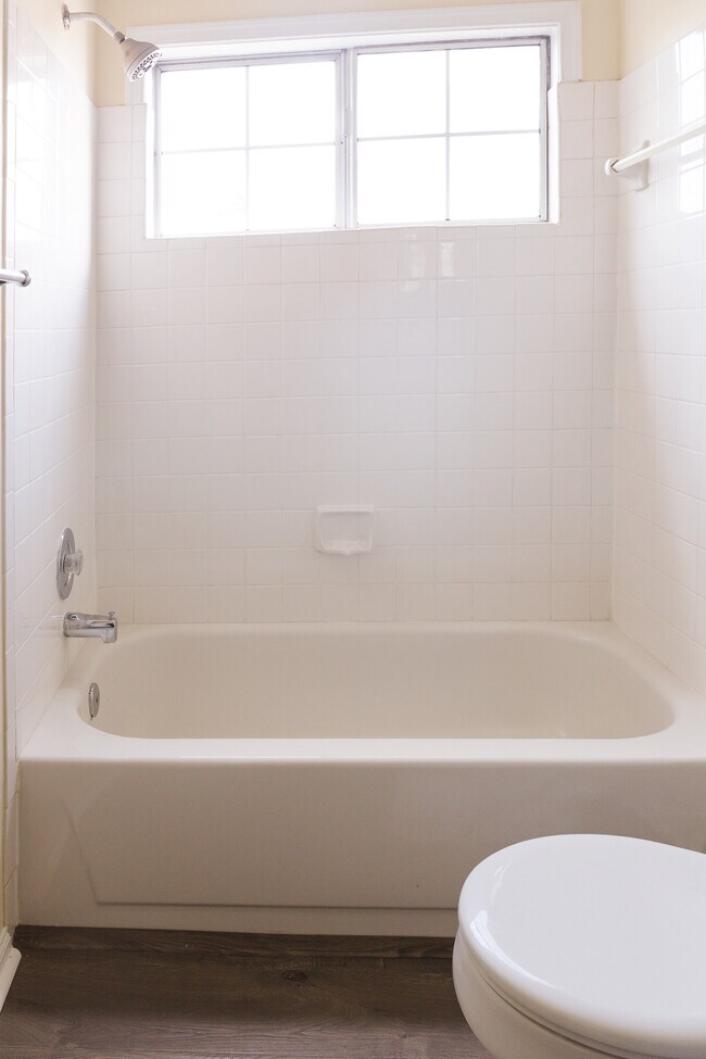 Building Photo - 14049 Vista Drive