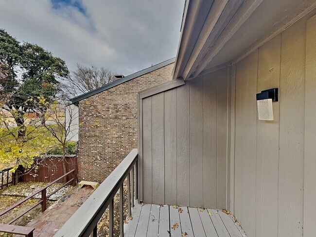 Building Photo - 2986 Buttonwood Dr