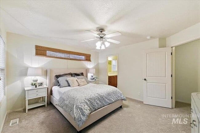 Building Photo - Gorgeous 4 bed 3 Bath Home Located in Meridian