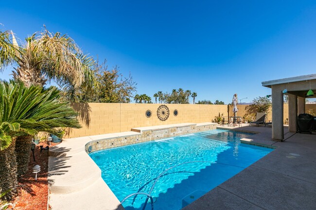 Building Photo - Stunning Single-Story Home with Heated Poo...