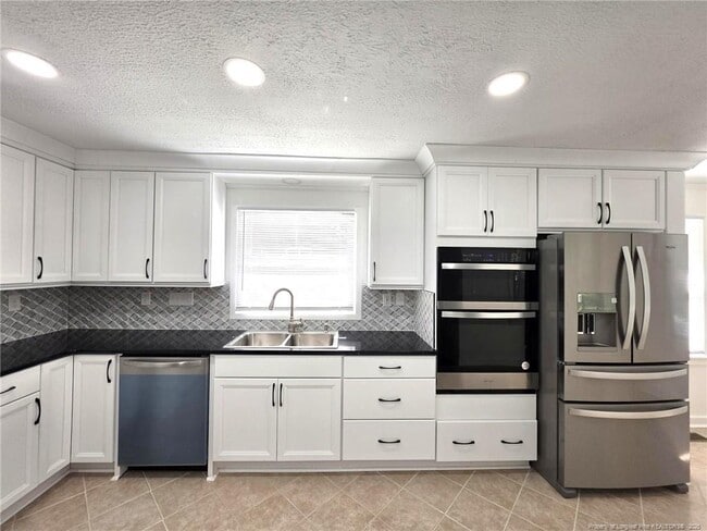 Building Photo - 216 Country Club Dr