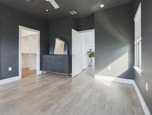 Building Photo - 4402 Mt Vernon Dr