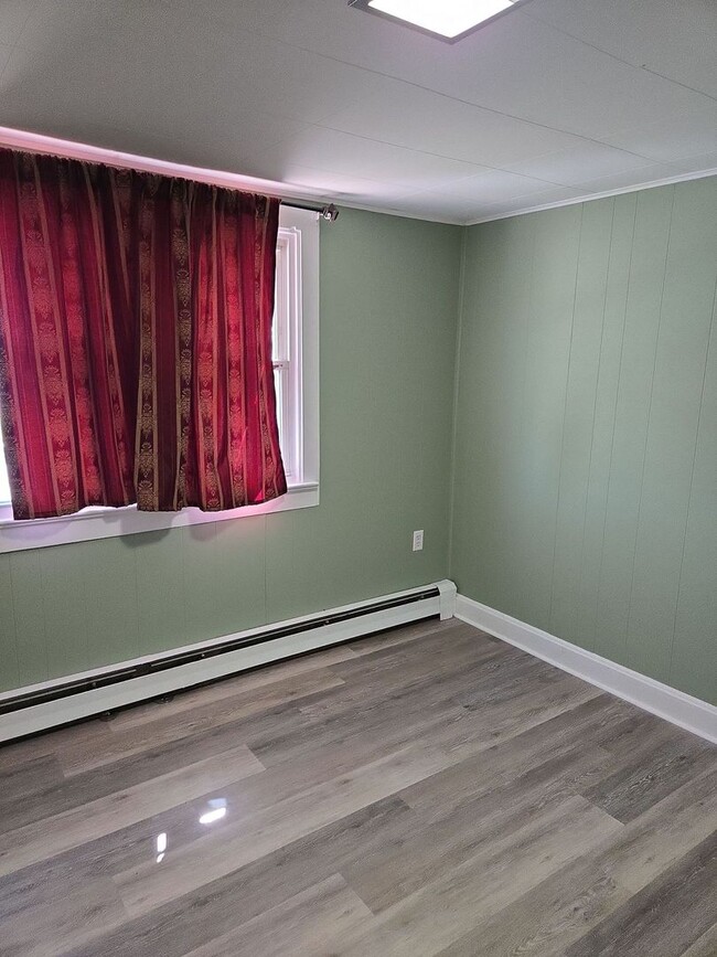 Building Photo - 4-5 Bedroom, 2 Bathroom 2-Story Detached H...