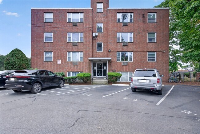 Building Photo - 190 Mt Auburn St