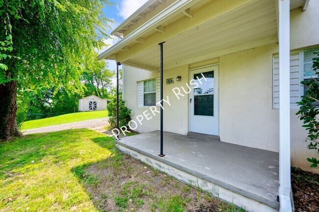 Building Photo - 424 Hedgewood Dr