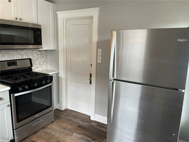 Building Photo - 2091 Carabel Ave
