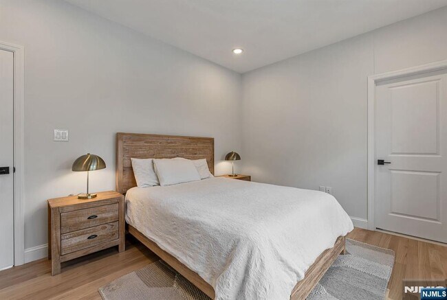 Building Photo - 765 6th Ave