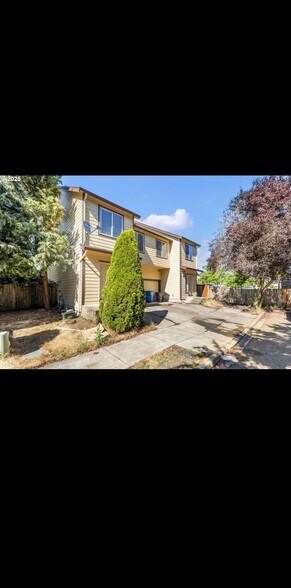 Building Photo - 2833 NE Stapleton Rd