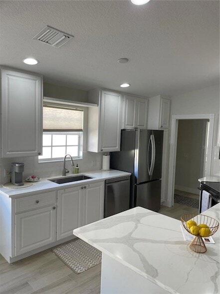 Building Photo - 7630 Pesaro Dr