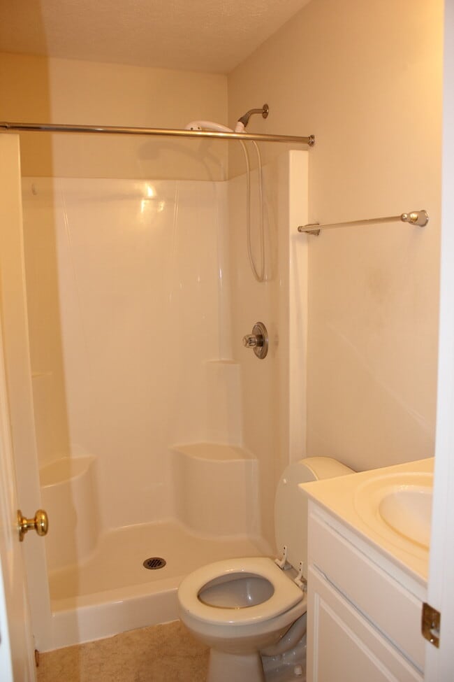 Building Photo - 3 Bedroom, 2.5 Bath Townhouse for Rent