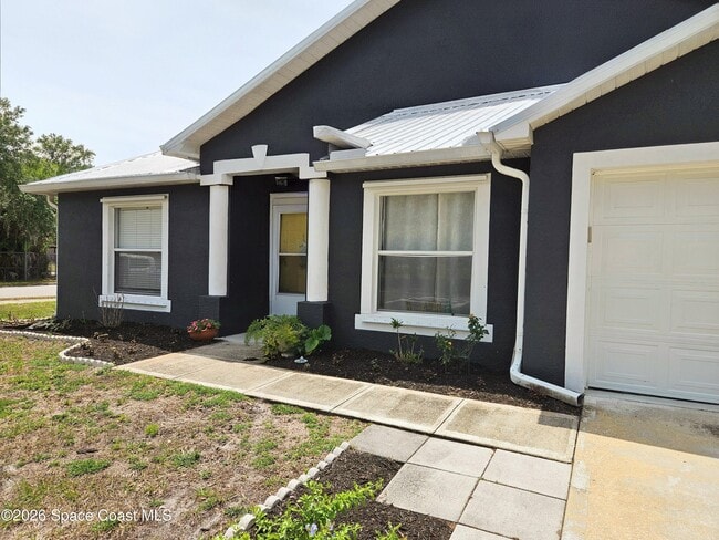 Building Photo - 4855 Balfern St