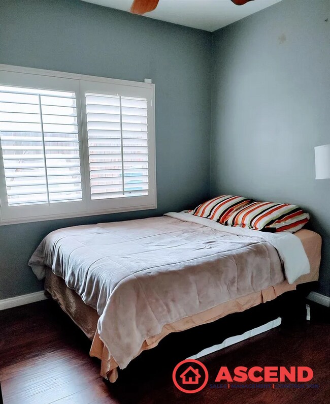 Building Photo - Spacious 5 Bed / 2 Bath Home Near Riverlakes Golf Course!