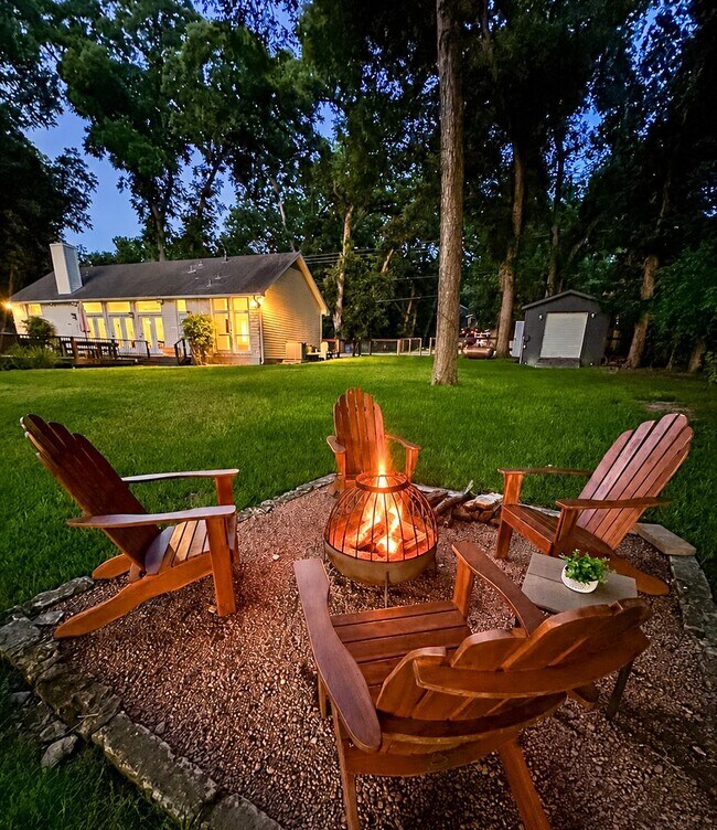 Building Photo - *** Lake Austin House * Waterfront * Lush 2 Acre Yard w/ Boat Dock * Pet Friendly * Fully Furnish...