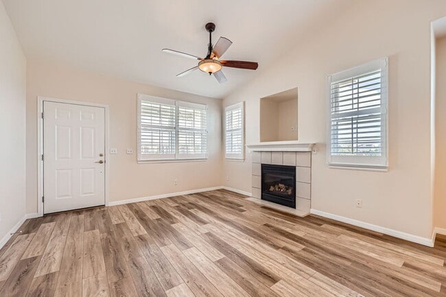 Building Photo - 1335 Villa Grove