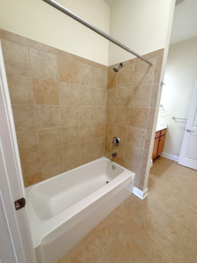 Building Photo - 2 bedroom/2 bathroom- Bennington on the Park