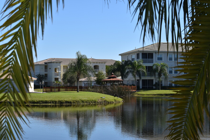 lake and walking paths - 800 San Lino Cir