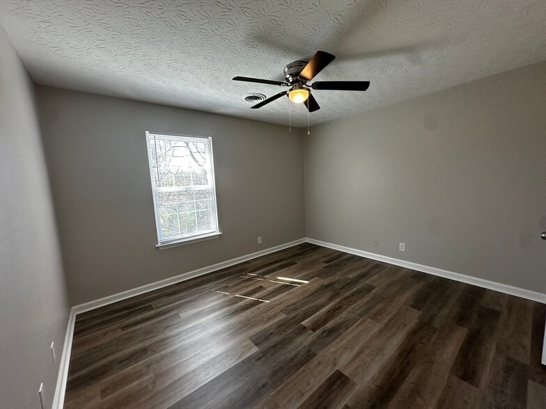 Building Photo - 1506 Batts Blvd