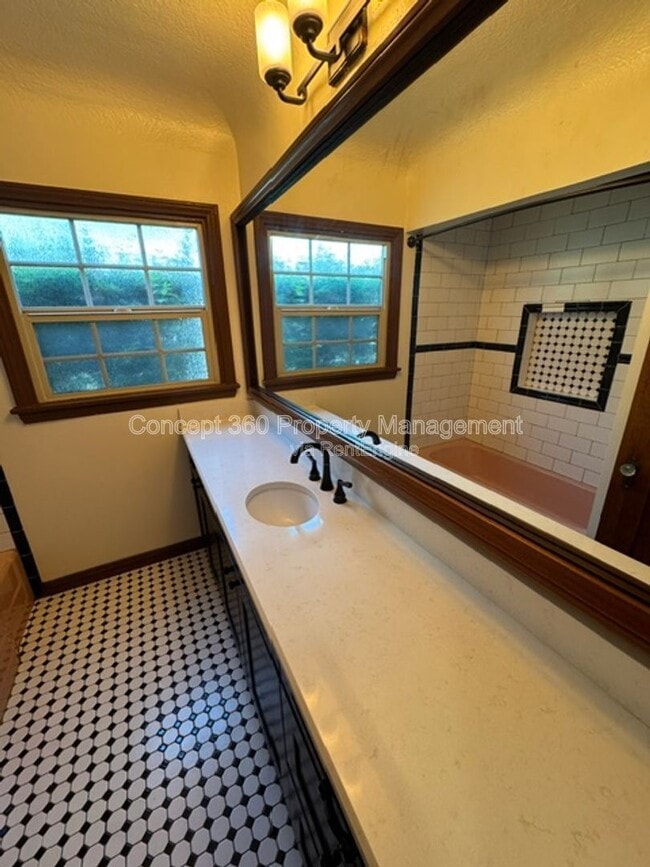 Building Photo - 2501 Eucalyptus Ave