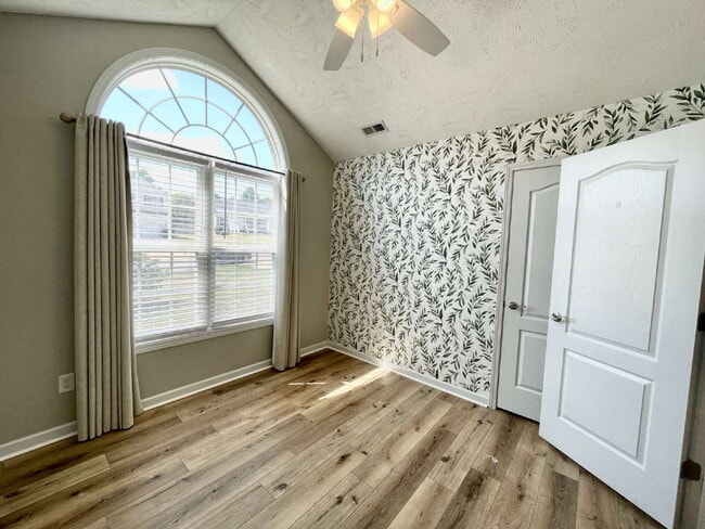 Building Photo - 3-Bed, 2-Bath Nest With Bonus Room In Faye...