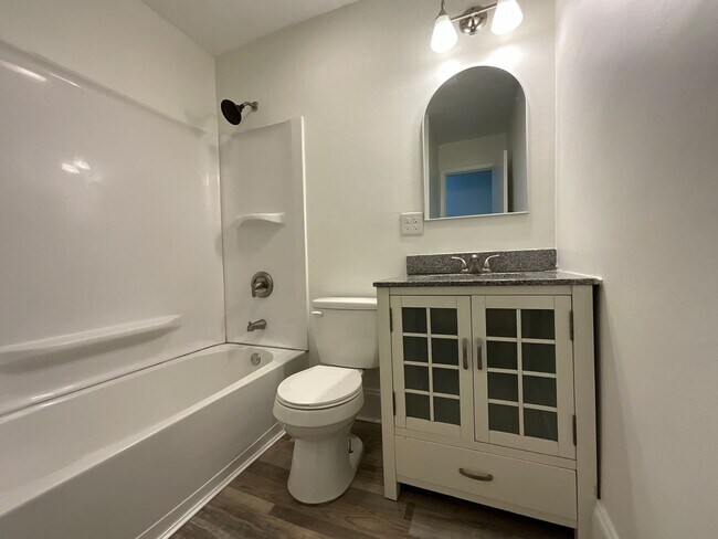 Building Photo - 4026 Sedgewood Ln