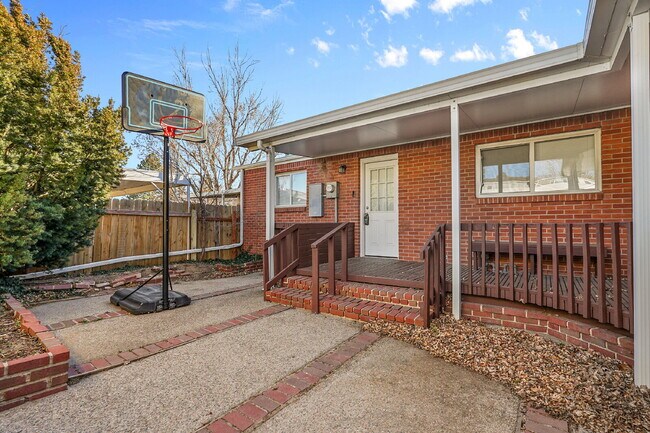 Building Photo - $1,840.95 - 3 Bed, 2 Bath Townhome In Co Springs with In Unit Laundry and Central AC!