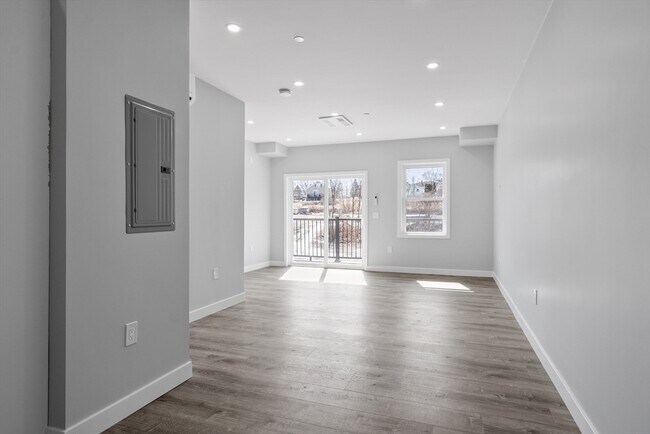 Building Photo - 631 Franklin St