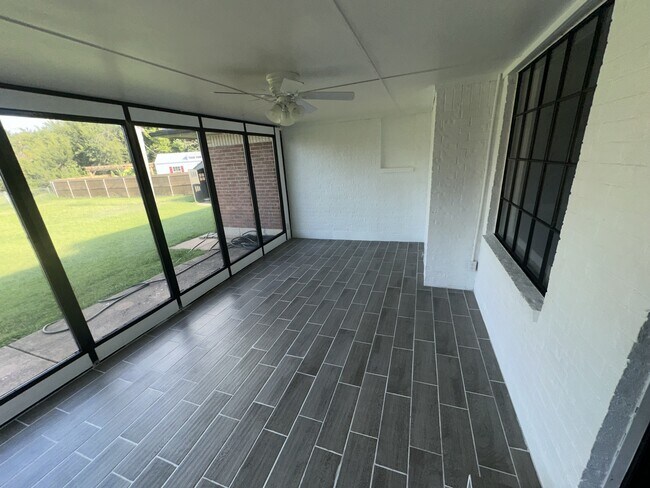 Building Photo - 5208 Mackleman Dr