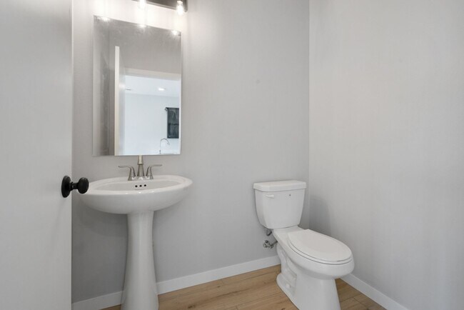 Building Photo - Clear Lake Condos - Now Offering Frist Month Free!!