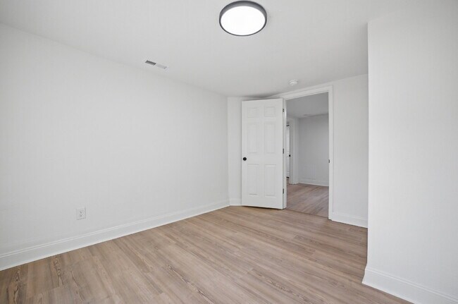 Building Photo - NEWLY REMODELED 4 BEDROOM COLONIAL HOME FOR RENT IN SUFFOLK!