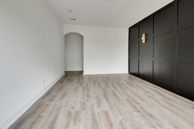Building Photo - 3056 W Cortland St
