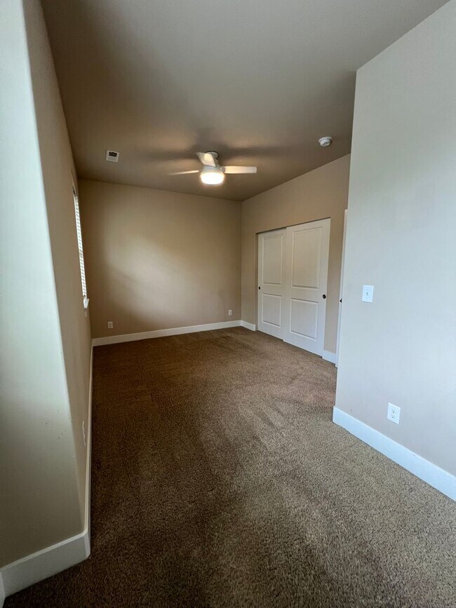 Building Photo - Large 5 Bedroom Home in Tumwater
