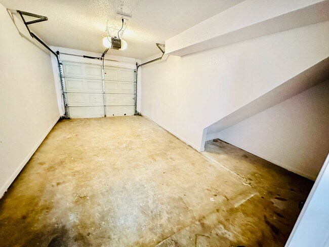 Building Photo - 152 RIDGE