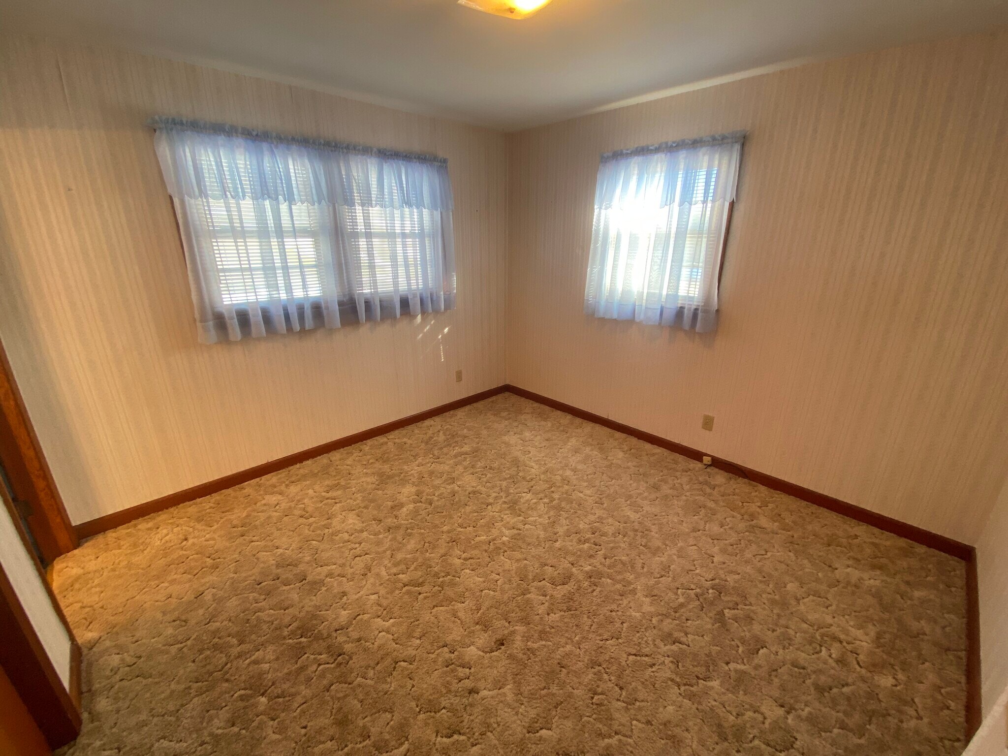 Building Photo - 410 Colonial Ave