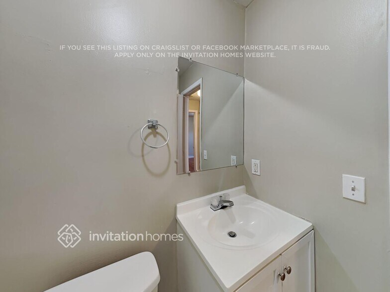 Building Photo - 13641 Newport Manor